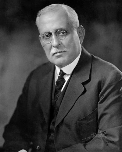 Samuel Insull in 1920, with round glasses and a grey moustache, in a three-piece suit